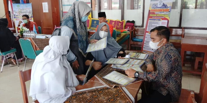 Wali kota Padang Panjang Fadly Amran Sambangi Stand PPs IAIN Batusangkar