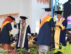 Perdana Melantik Wisudawan UIN Mahmud Yunus Batusangkar,  Prof. Delmus Puneri Salim. Selamatkan 1071 Wisudawan Untuk Ikut CPNS